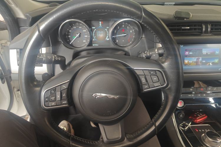 Used Jaguar XF 2016 XF 2.0T Two-Wheel-Drive Luxury Edition