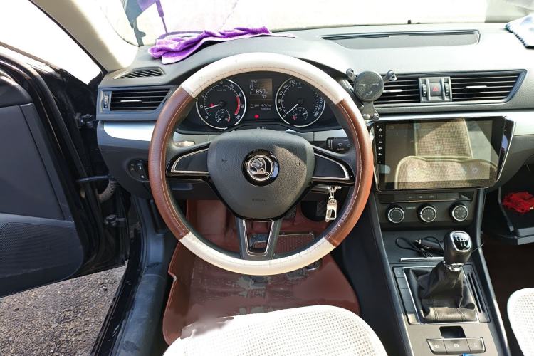Used Skoda Superb 2016 TSI280 Manual Front-Drive Version Steering Wheel