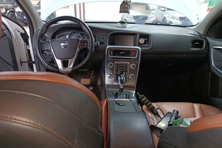 Used Volvo S60 2016 S60L T5 Intelligent Drive Edition Center Console