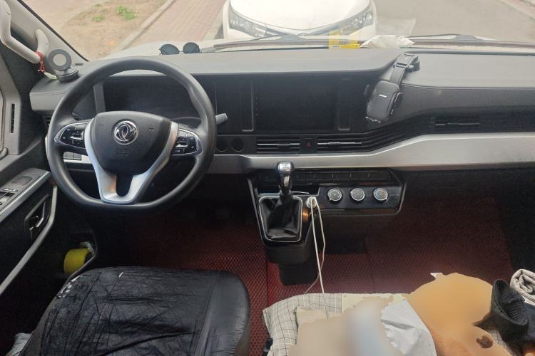 Used Dongfeng Yufeng 2023 V9+ 2.0T Manual Front-Wheel-Drive Multi-Function Short-Chassis Low-Roof 5/6-Seater
