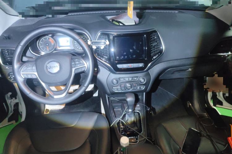 Used Jeep Cherokee 2019 2.0T Two-Wheel Drive Smart Enjoyment Version China V
