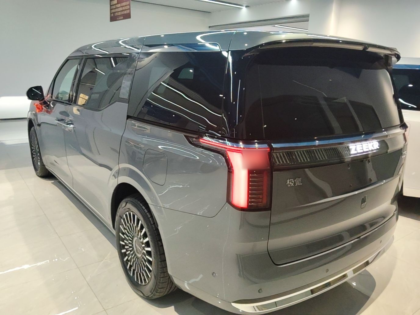Zeekr 009 2024 Six-Seat Executive Version 4WD 108 kWh — снимка 13