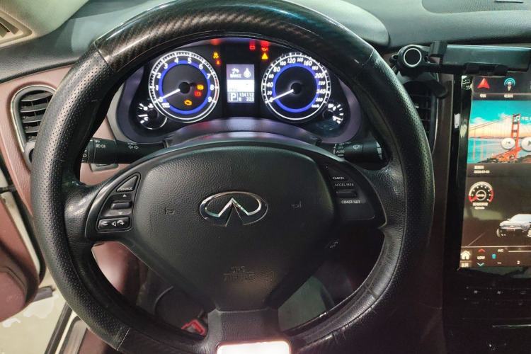 Used Infiniti QX50 2013 2.5L Two-Wheel-Drive Elegant Edition