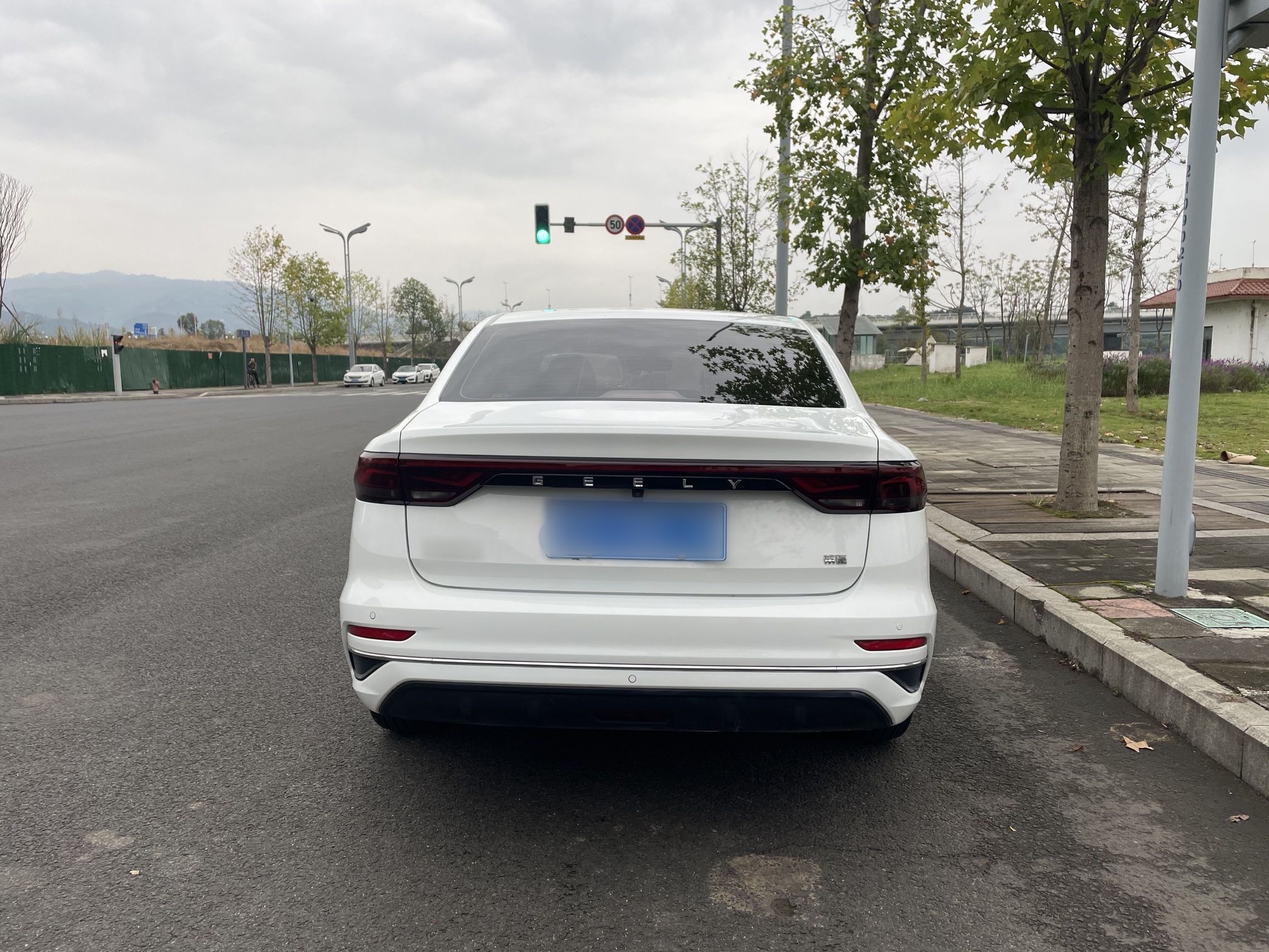 Geely Auto Emgrand 2022 4th Generation 1.5L CVT Luxury Model - Premium — снимка 16