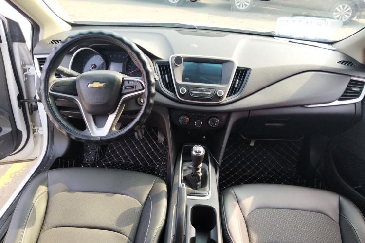 Used Chevrolet Cavalier 2019 320 Manual Xinyue Edition Center Console