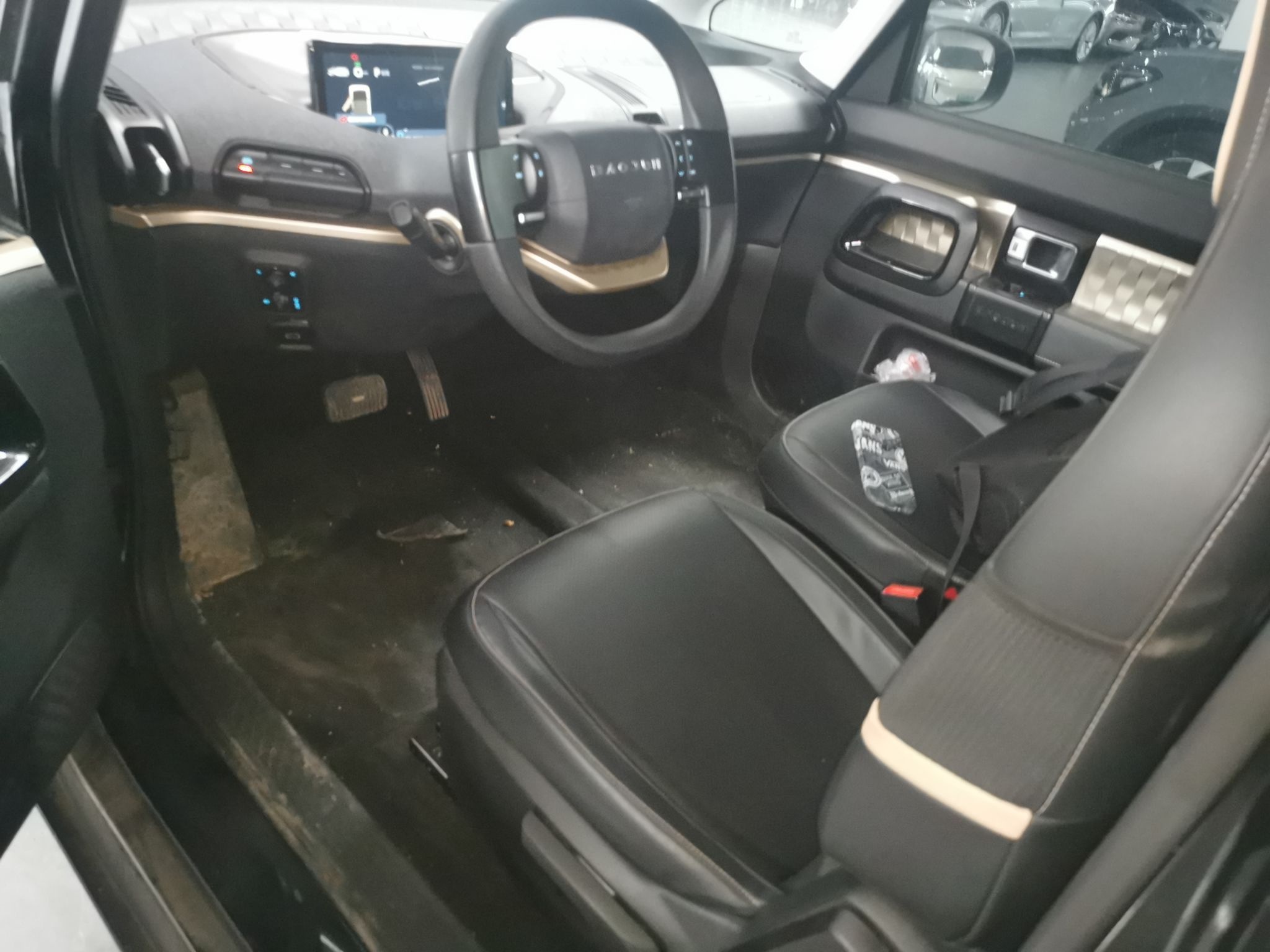 المقاعد الأمامية داخل السيارة