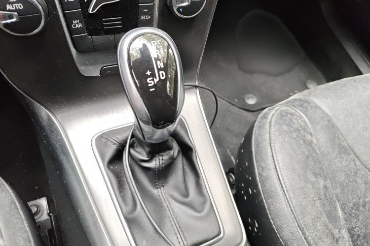 Used Volvo V40 2016 T3 Zhiyi Edition
