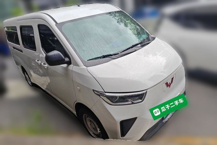 Used Wuling Yangguang 2024 300KM Comfort Version Passenger Van 75kW
