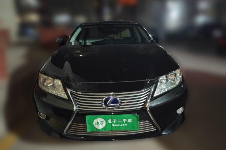 Used Lexus ES 2013 300h Elite Edition
