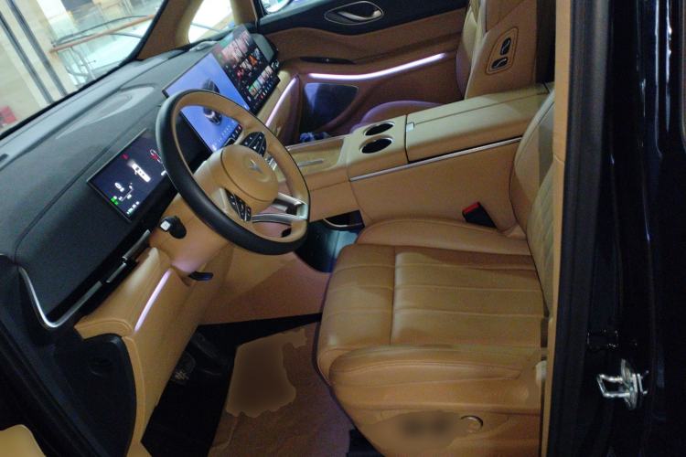 Used VOYAH Dream 2025 EV Four-Wheel Drive Flagship Kunpeng Edition
