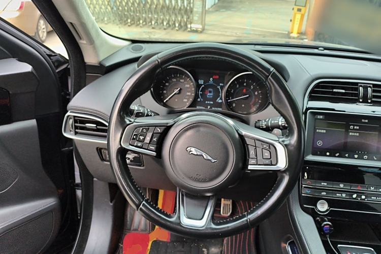 Used Jaguar F-PACE 2019 2.0T Four-Wheel Drive Urban Luxury Edition Steering Wheel