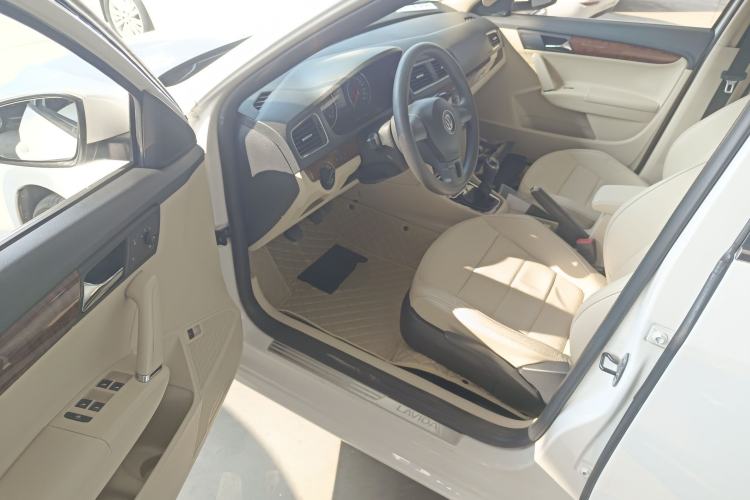 Used Volkswagen Lavida 2013 Restyled Classic 1.6L Manual Comfort Edition