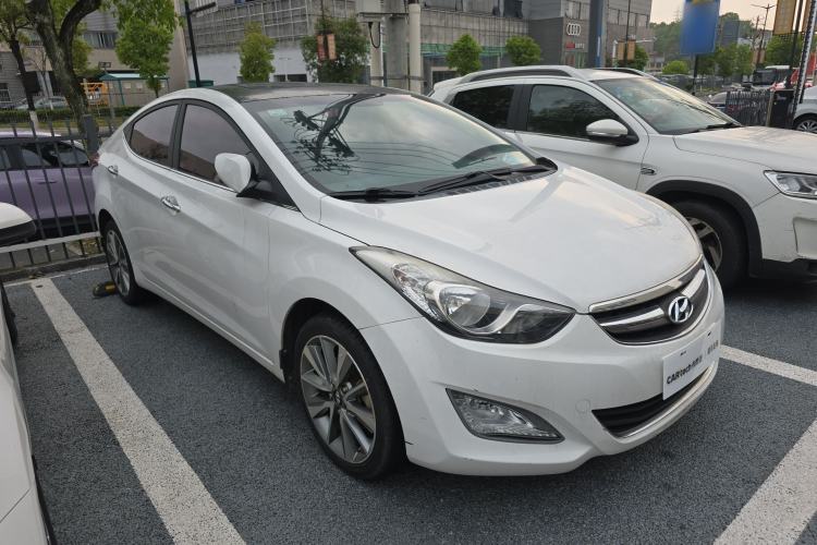 Used Hyundai Elantra (5th Generation / Langdong) 2015 1.6L Automatic Leading Model Front Right 45 Deg