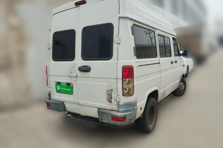 Used Iveco Daily 2017 2.5T A35 Passenger Van 5-7 Seats Model 47Z5