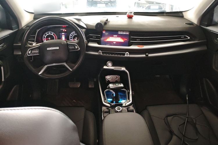 Used Haval H6 2017 Red-Label 1.3T Automatic Two-Wheel Drive ZhiShang Model Center Console