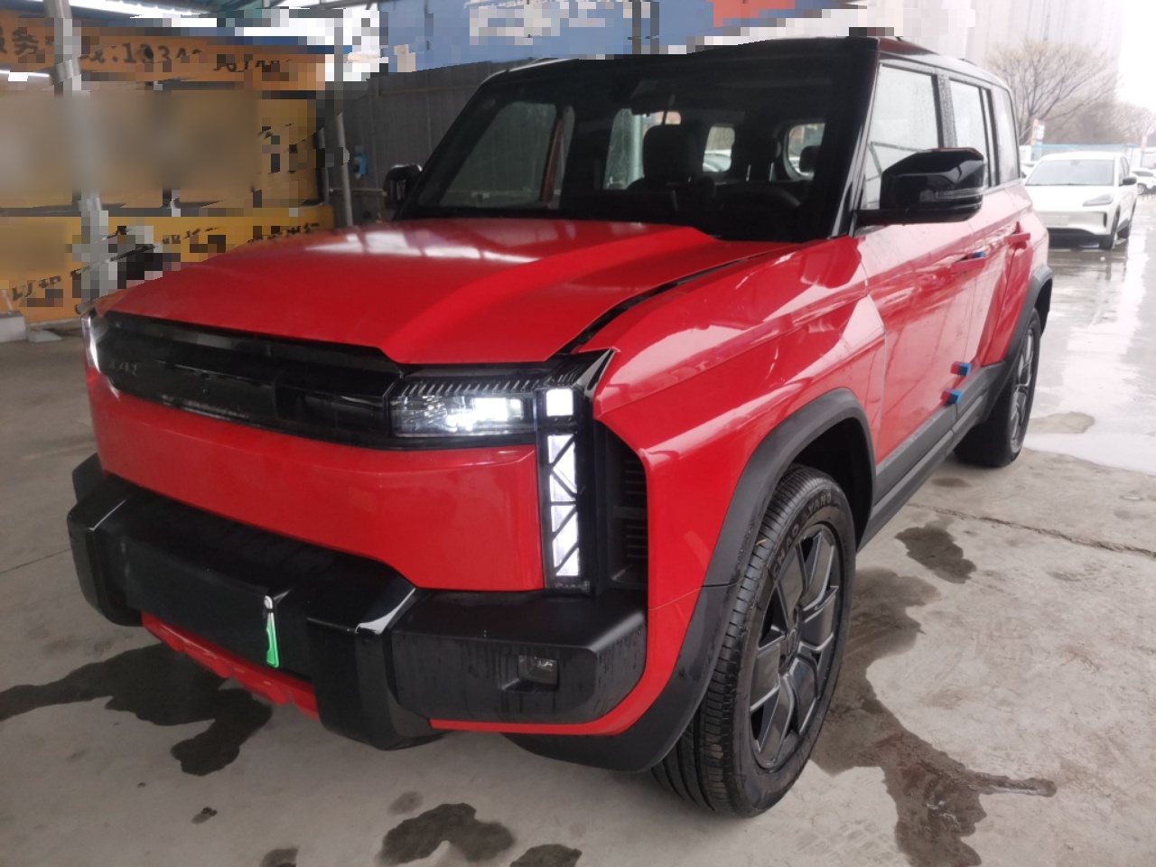 تحت مقدمة السيارة