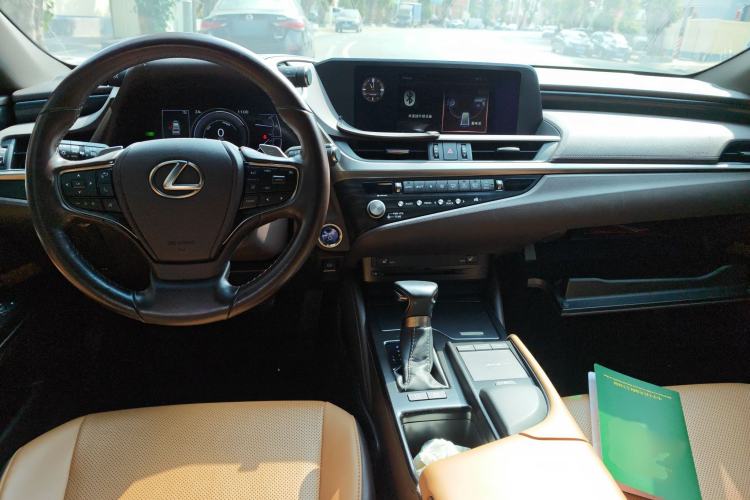 Used Lexus ES 2020 300h Premier Edition