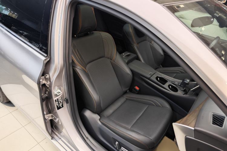 Used Toyota Avalon 2024 Dual-Motor 2.0L Luxury Edition