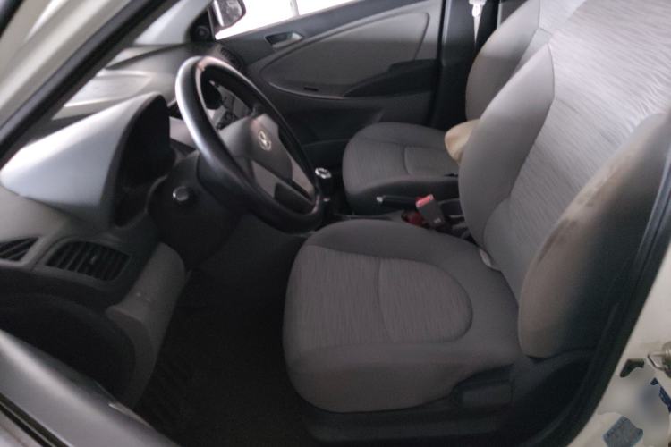 Used Hyundai Verna (older generation) 2014 1.4L Manual Smart GLS Trim Left Front Seat