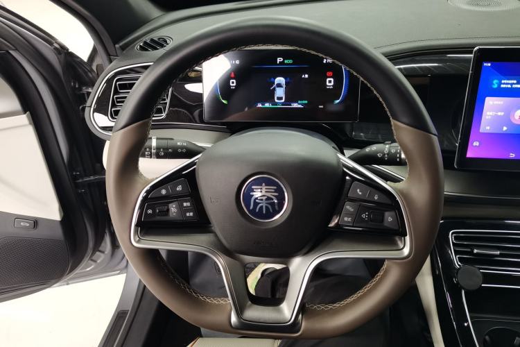 Used BYD Qin PLUS 2023 Champion Edition EV 420KM Superior Model Steering Wheel
