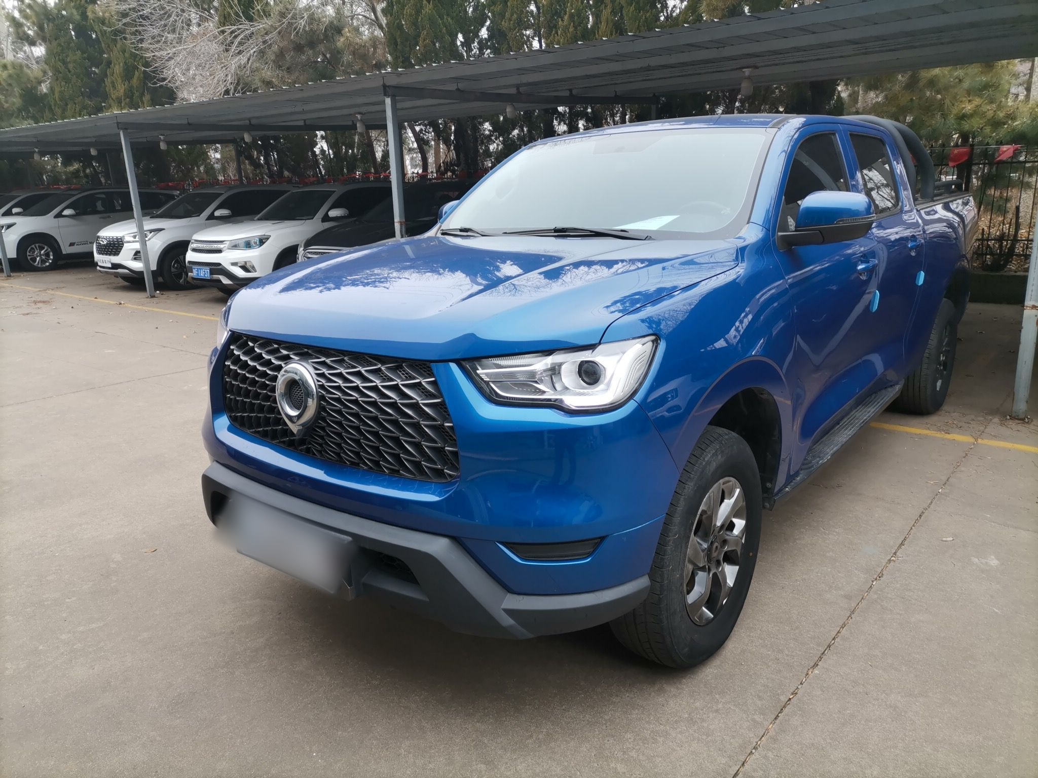 تحت مقدمة السيارة