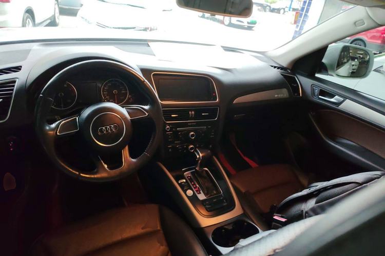 Used Audi Q5 2017 Plus 40 TFSI Ambition Model
