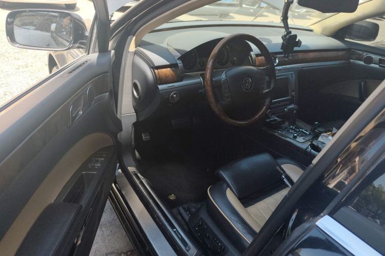 Used Volkswagen Phaeton 2011 3.6L V6 4-Seater Extended-Length Individual Edition Driver Seat