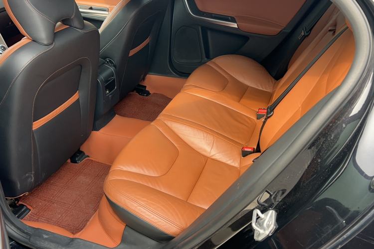 Used Volvo S60 2015 S60L 2.0T Zhiyuan Edition
