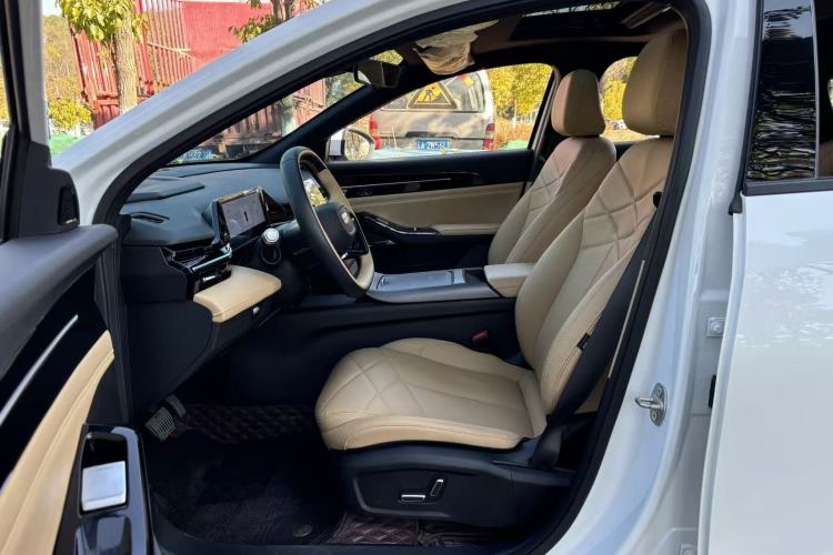 Used Geely Galaxy L6 2024 125km PLUS Dragon Edition