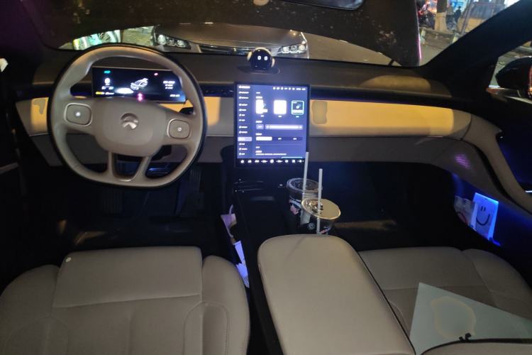 Used Nio ET5T 2023 75 kWh Touring Center Console