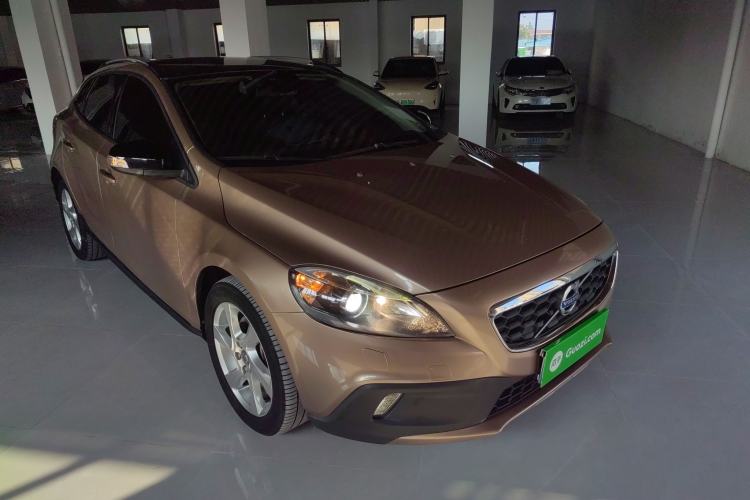 Used Volvo V40 2014 Cross Country 2.0T Zhiyi Edition
