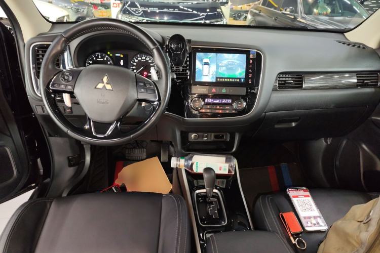 Used Mitsubishi Outlander 2019 2.4L 4x4 Zhi Xiang Edition 5 Seats China VI Standard Center Console