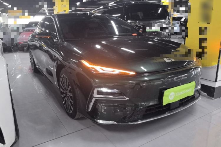 Used Geely Galaxy 8 2025 130km EM-P Starship Edition Front Right 45 Deg