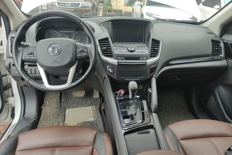 Used Dongfeng Aeolus AX7 2018 Classic 1.6T Automatic Luxury Model Center Console