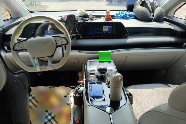 Used FORTHING Xinghai V9 2024 1.5TD 200km Chinese Knot Series Premium Edition Center Console