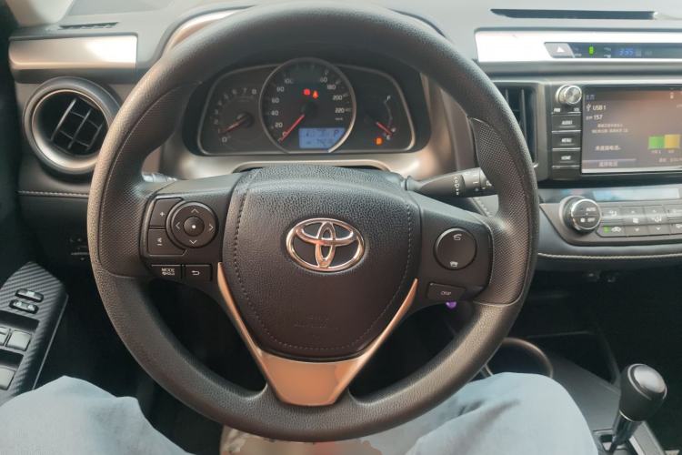 Used Toyota RAV4 2016 2.0L CVT Two-Wheel Drive Fashion Edition China V Standard