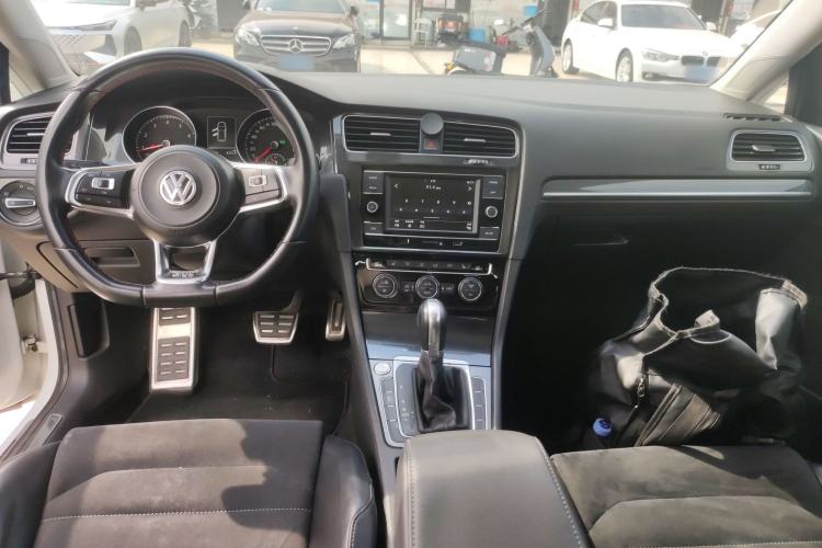 Used Volkswagen Golf 2018 230TSI Automatic Luxury Version
