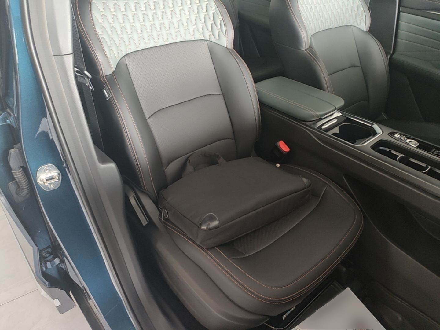Geely Auto Haoyue L 2024 2.0T DCT Prestige Version — снимка 19
