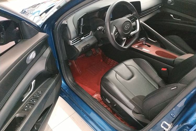 Used Hyundai Elantra 2021 1.5L CVT LUX Prestige Edition Driver Seat