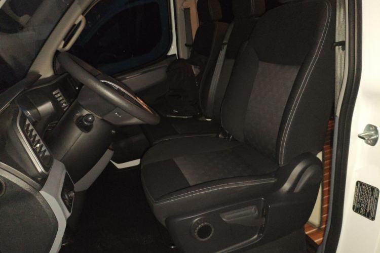 Used SAIC MAXUS Xintu V80 2024 Aotuntong 6AMT Short Wheelbase Ultra-Low Roof 147 Ps 5/6 Seats