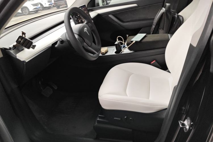 Used Tesla Model Y 2021 Standard Range Rear-Wheel Drive Version Left Front Seat