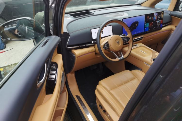 Used VOYAH Dream 2025 PHEV Four-Wheel-Drive Flagship Kunpeng Edition Driver Seat