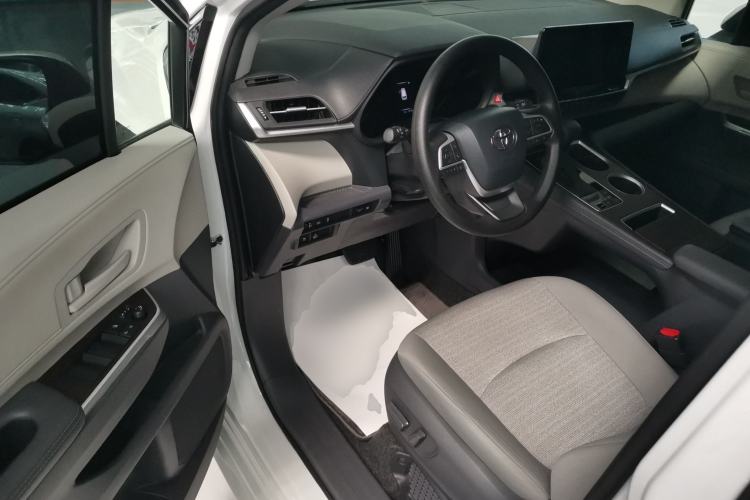 Used Toyota SIENNA 2024 2.5L Hybrid Comfort Edition