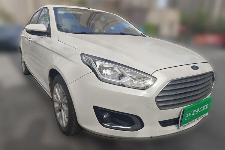 Used Ford Escort 2015 1.5L Automatic Fashion Model Front Right 45 Deg