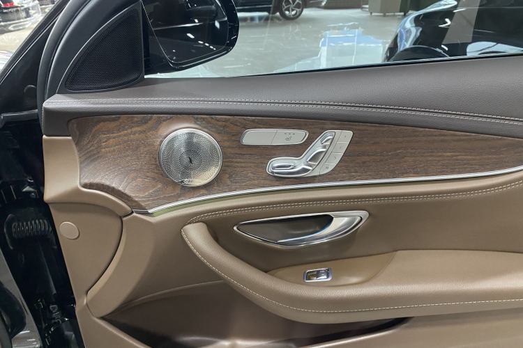 Used Mercedes-Benz E-Class 2022 E 300 L Stylish Model Interior 10