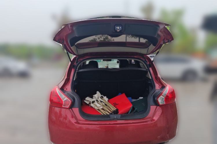 Used Nissan Tiida 2013 1.6L CVT Cool Cafe Edition Trunk