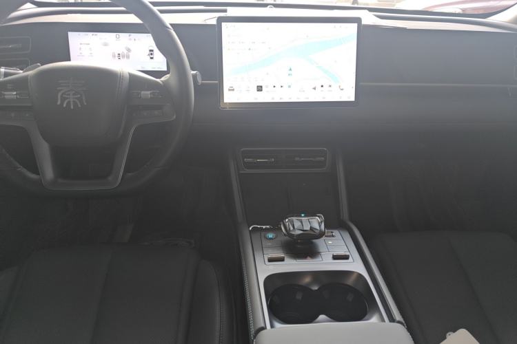 Used BYD Qin L 2025 DM-i Smart Drive 80KM Leading Model Center Console