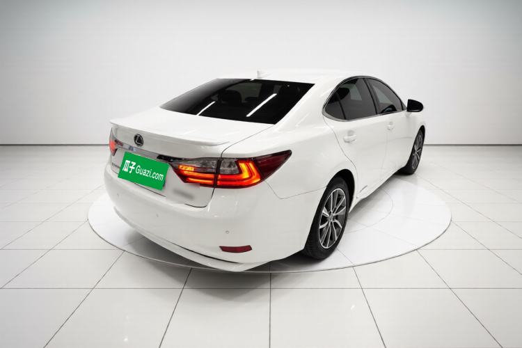 Used Lexus ES 2015 300h Comfort Edition