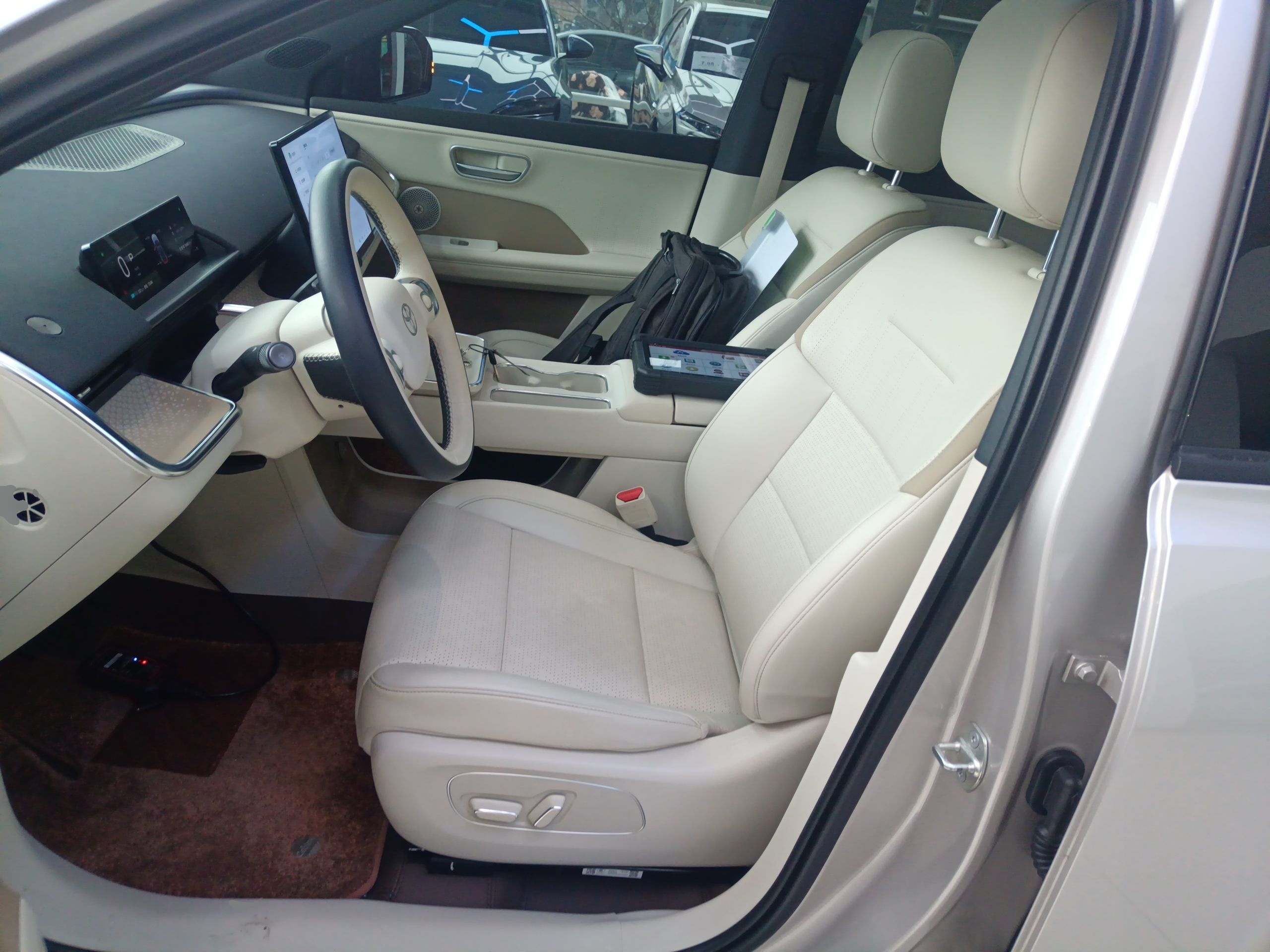 Переднее сиденье в автомобиле