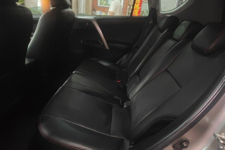 Used Toyota RAV4 2016 2.0L CVT Two-Wheel Drive Fashion Edition China V Standard
